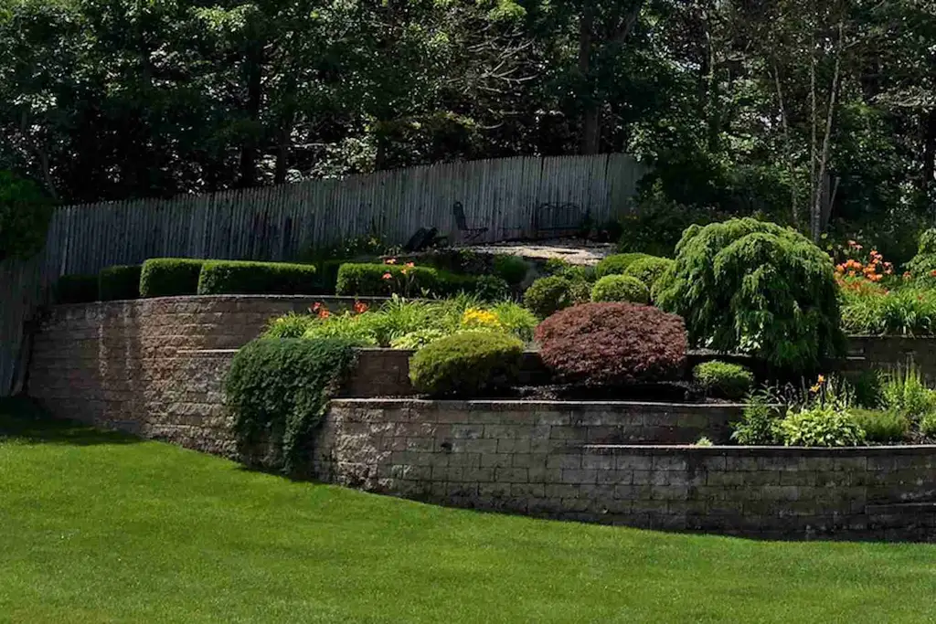 Landschaftsgärtner von Die Gärtner Profis bei der Gartengestaltung